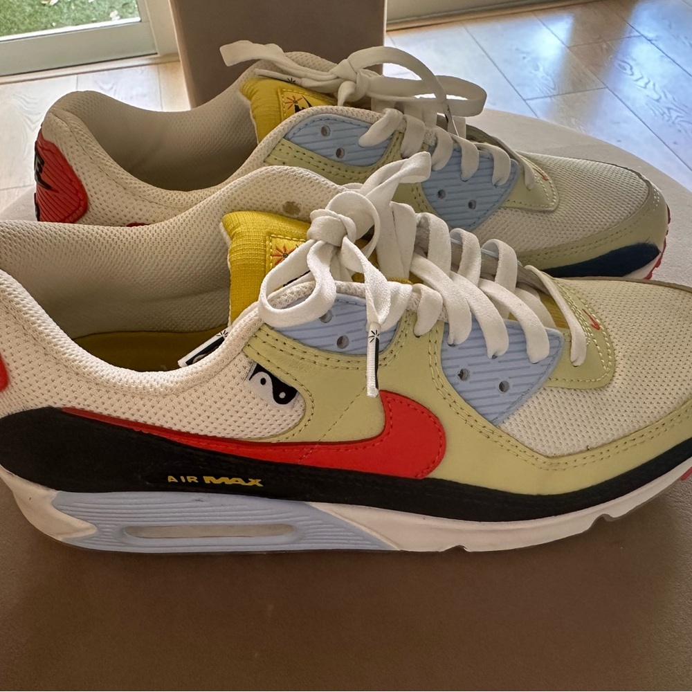 Air Max 90 Sneakers never worn, perfect condition size 10. Set to Rise